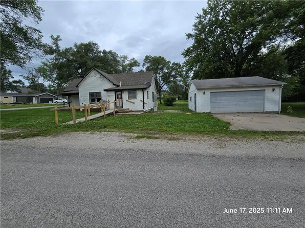 303 E May St, Clarksdale, MO 64430