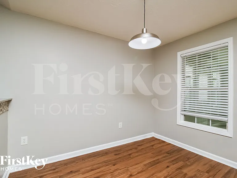140 Thrasher Rd — Photo 6