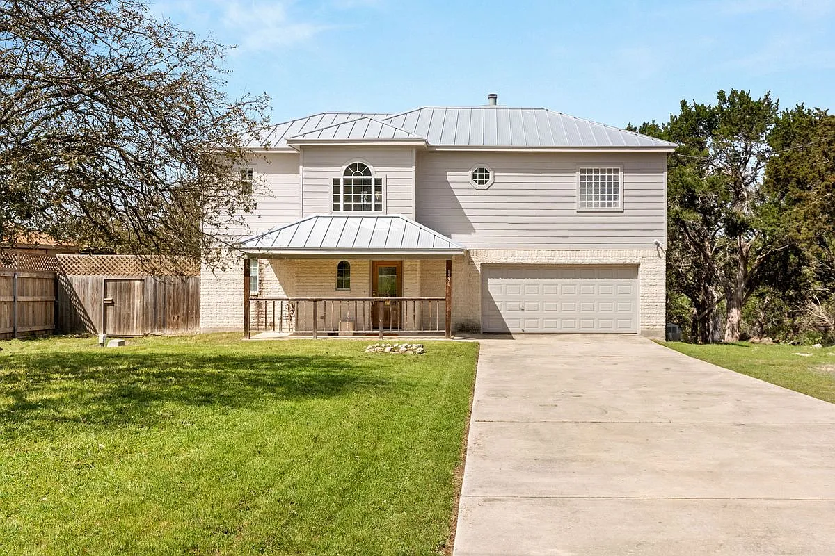 3 bed, 2.0 bath, 1624 sqft, $2,800 — Photo 1