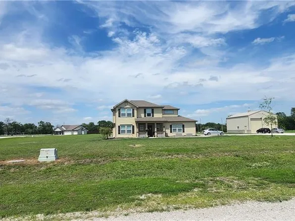 1494 N 989th Rd, Lawrence, KS 66046