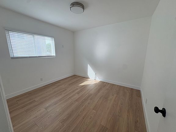 3rd image of 942 S Burlington Ave APT 1