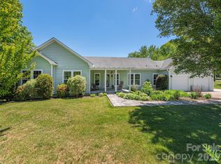 16 Chinaberry Ct, Waynesville, NC 28785