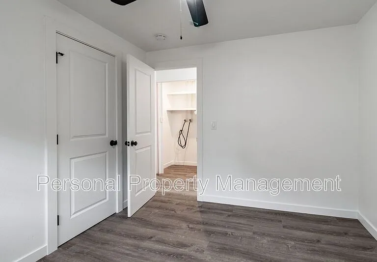 4325 E 17th St #7 — Photo 11