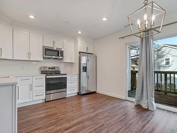 5th image of 9083 W Swan Cir
