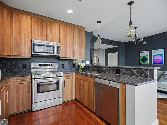 4th image of 1080 Peachtree St NE Unit 2108