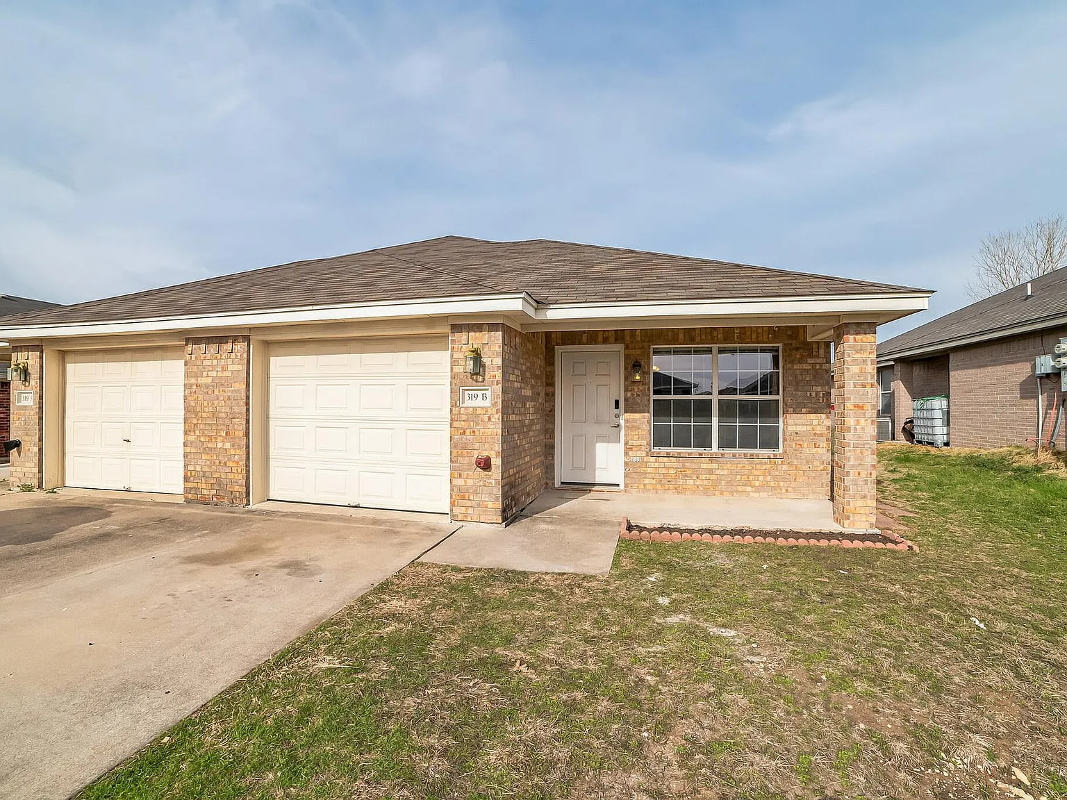 3 bed, 2.0 bath, 1281 sqft, $1,025 — Photo 1