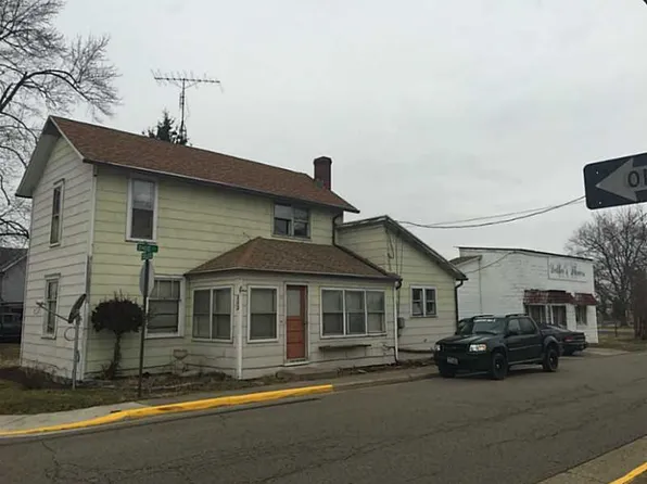 202 W College St, Jackson Center, OH 45334