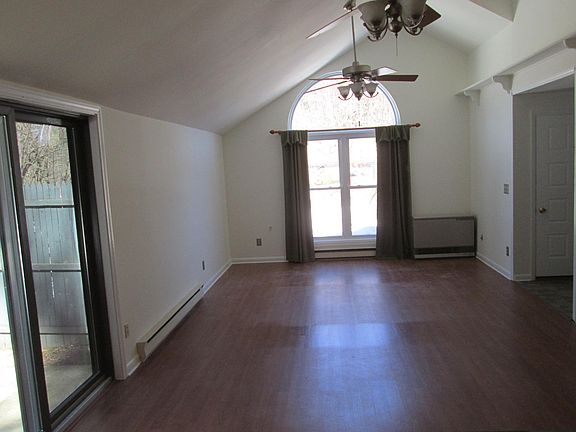 4th image of 14 Queen Ann Ct