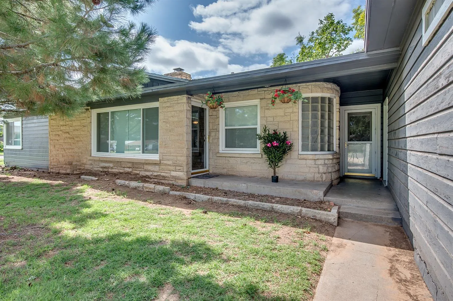 Pre-Leasing For August Move In - Recently Remodeled 4/2/1 Near Texas Tech — Photo 3