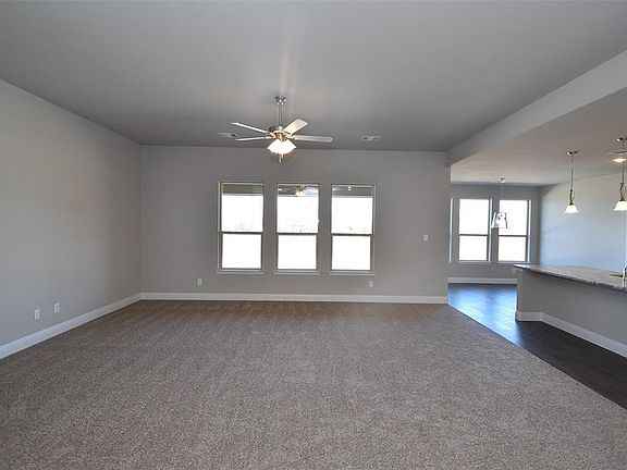 5th image of 403 Stoneridge Dr