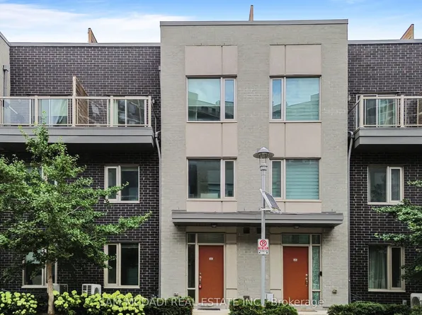 26 Applewood Ln Unit 46, Toronto, ON M9C 0C1