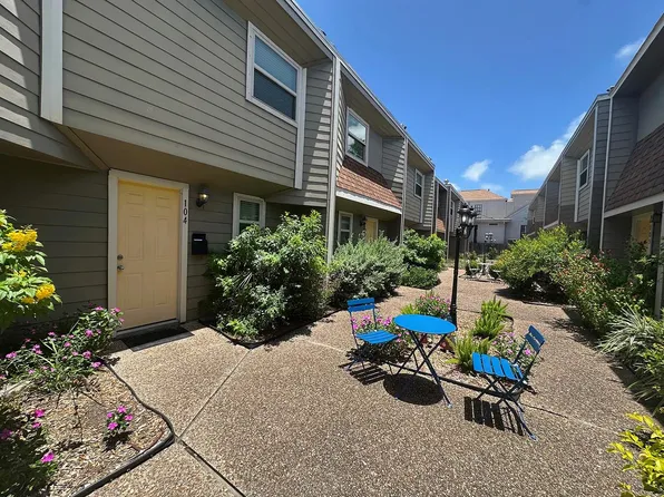 424 15th St APT 104, Galveston, TX 77550