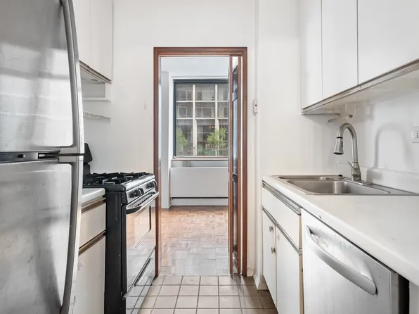 245 East 93rd Street 18A image 3 of 14
