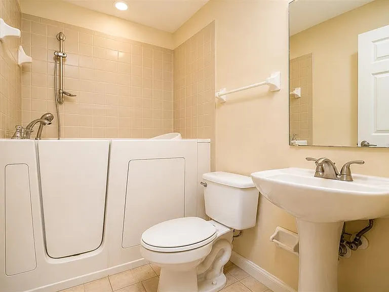 357 Fairway Pointe Cir — Photo 17
