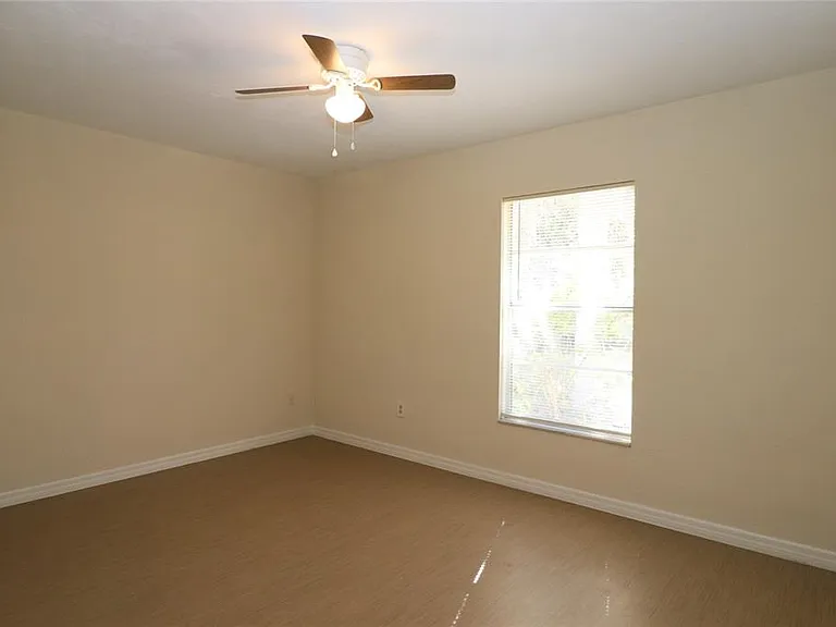 907 Primrose Ter — Photo 20