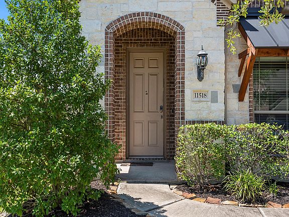 3rd image of 11518 Bolander Ct