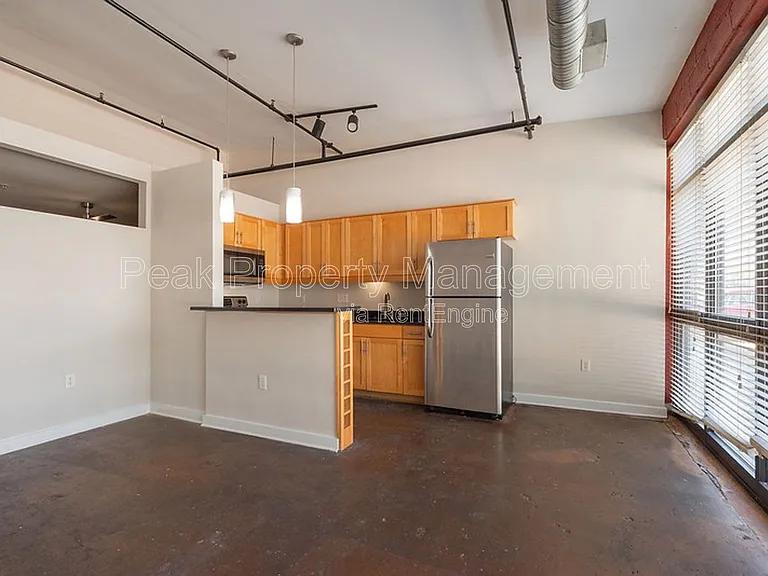 301 Dunlop St N — Photo 11