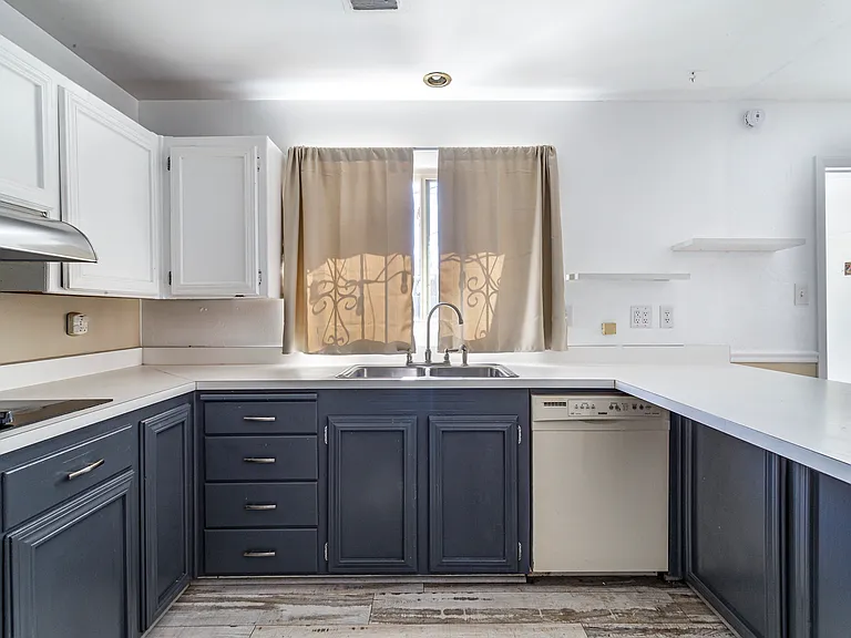 2812 San Pedro Dr NE — Photo 5