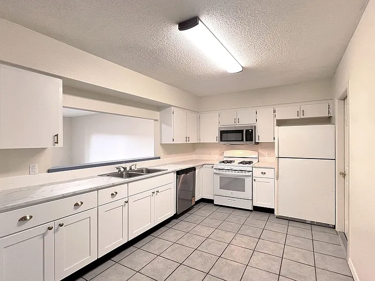 2312 Isle Royale Ct SE — Photo 6