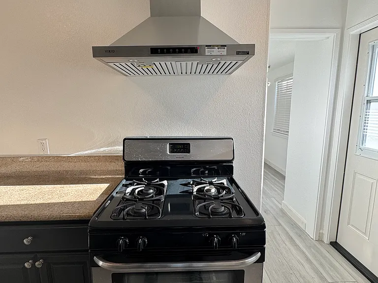 13831 Manor Dr — Photo 14