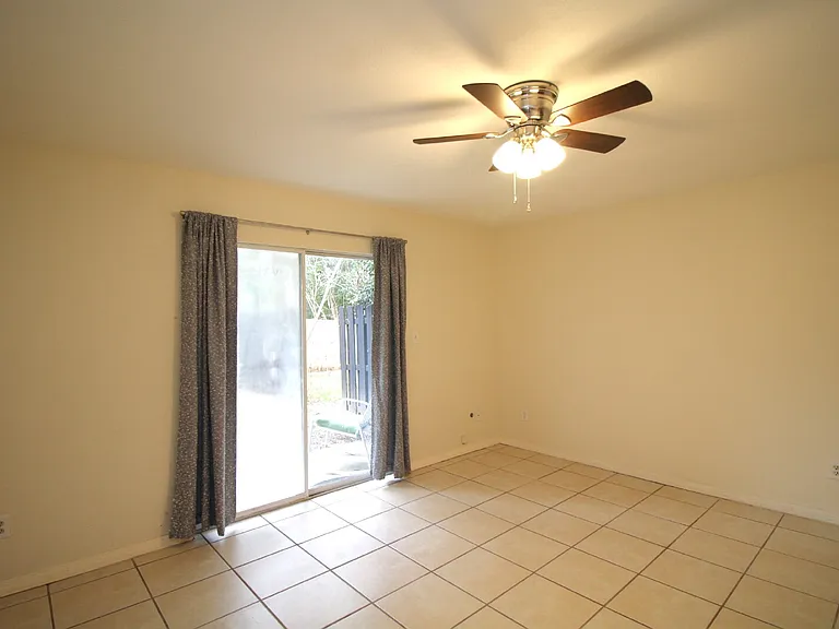 316 Teakwood Cir — Photo 4