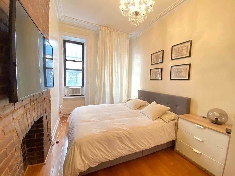 1st image of 504 W 44th St