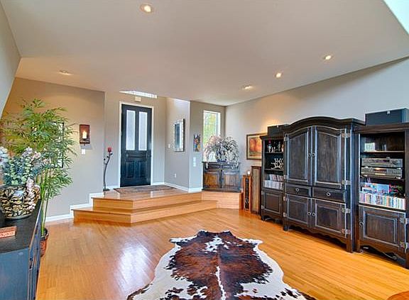 3rd image of 5924 N West Pl