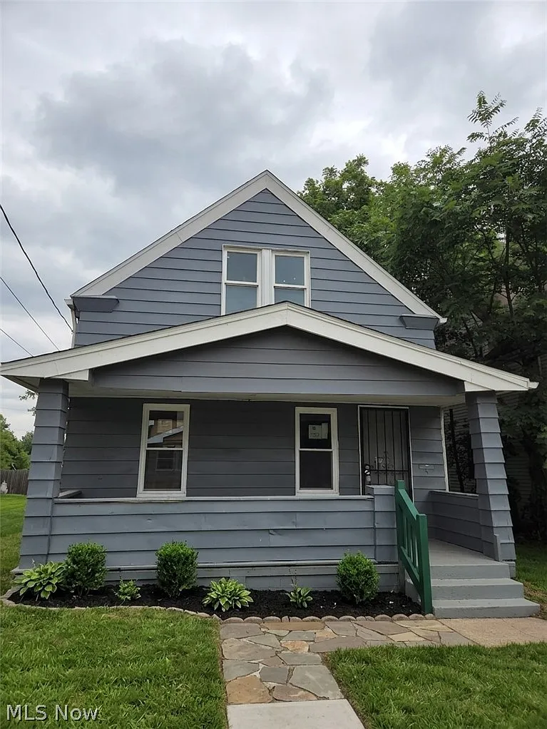 3 bed, 1.0 bath, $1,500 — Photo 1
