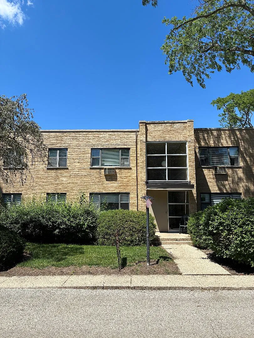 2 bed, 700 sqft, $1,900 — Photo 1