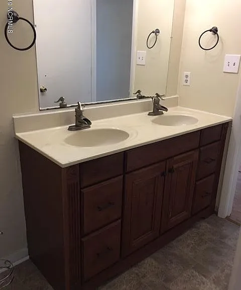 1062 Birchwood Ln — Photo 14