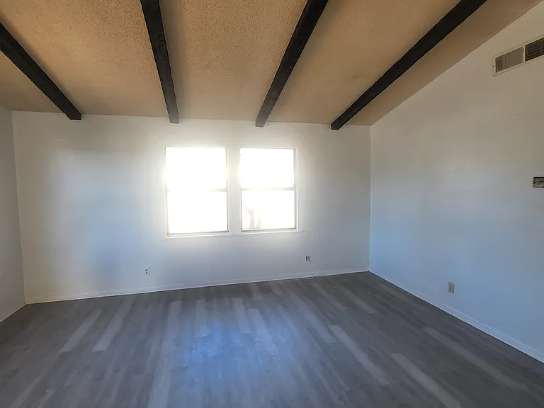 1201 Estancia Ave — Photo 5