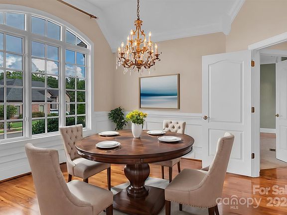 5th image of 521 Joslin Pointe Ln