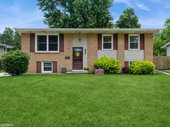 303 W 8th Pl, Hobart, IN 46342