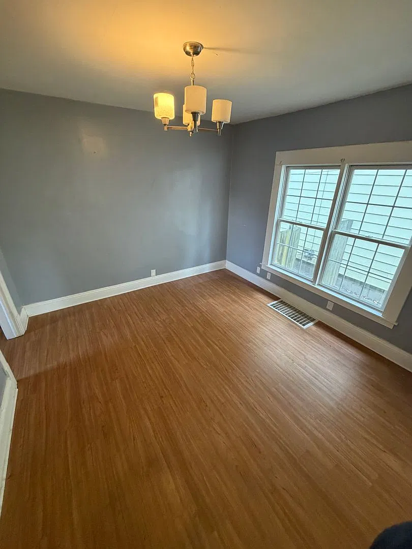 252 N English — Photo 4