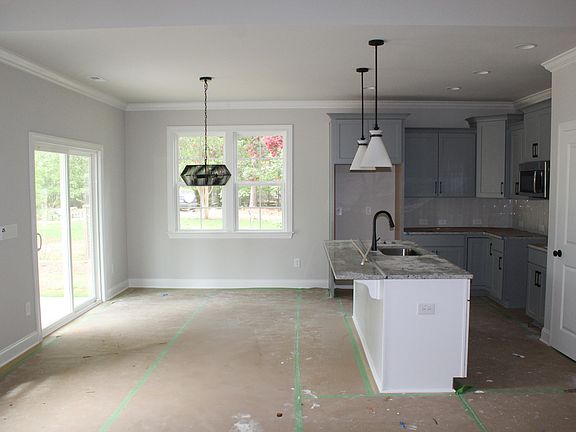 4th image of 209 Sequoia Dr