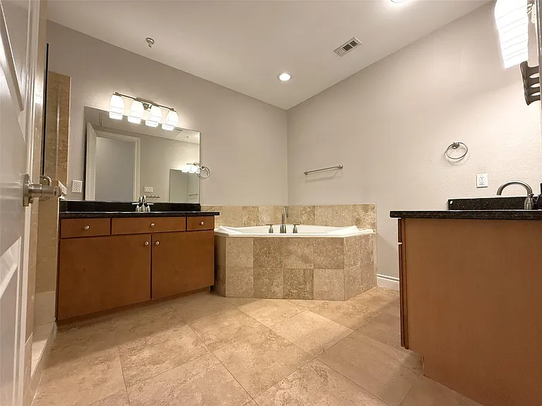 510 Lovett Blvd #204 — Photo 12