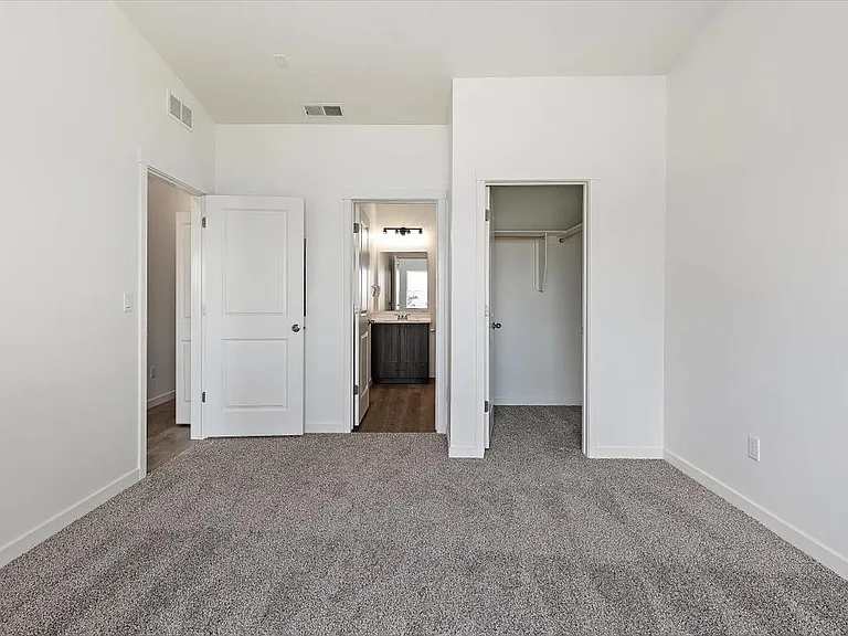 Hawk's Landing Apartments — Photo 108