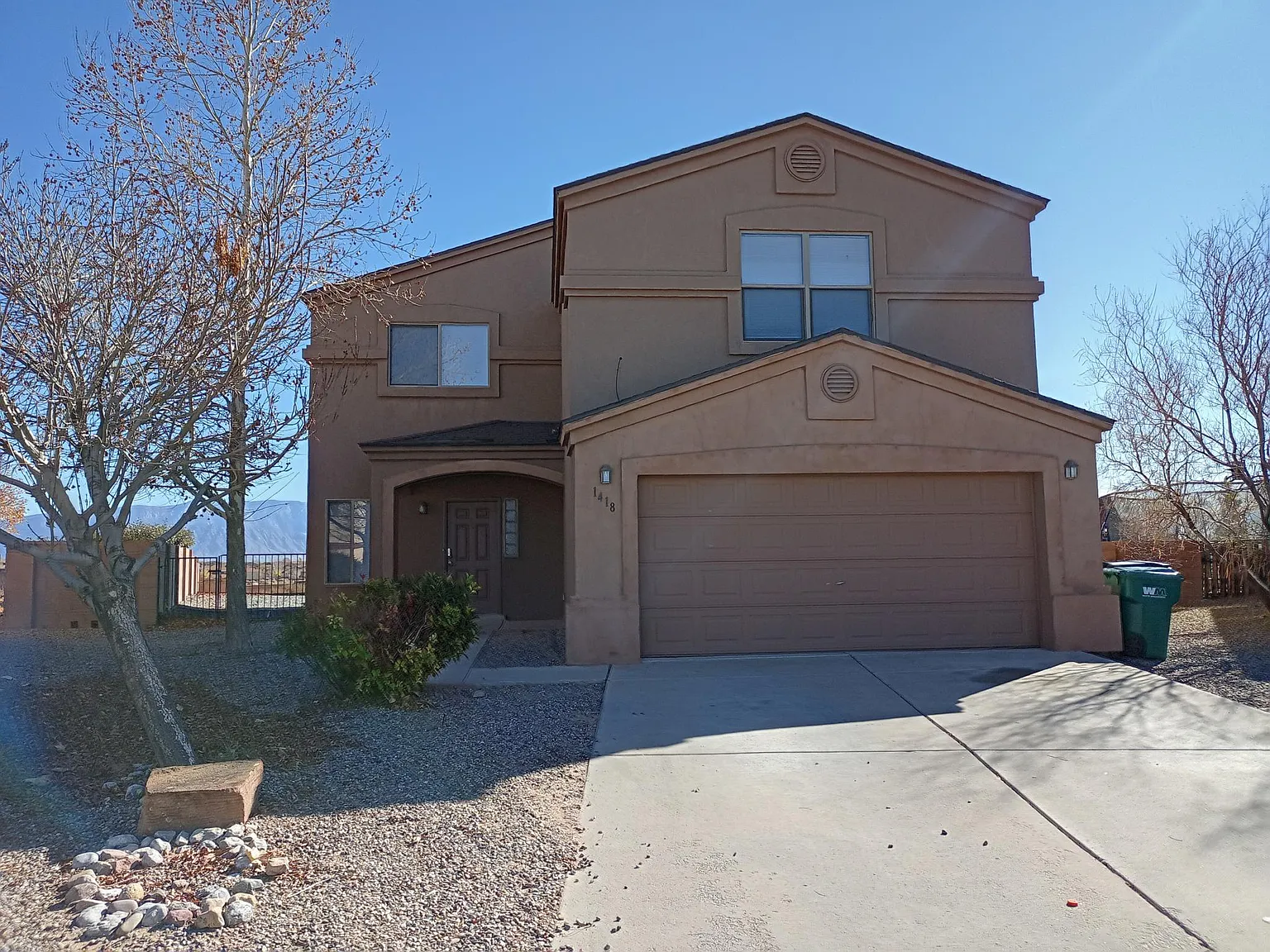 1418 Laguna Ct NE — Photo 2