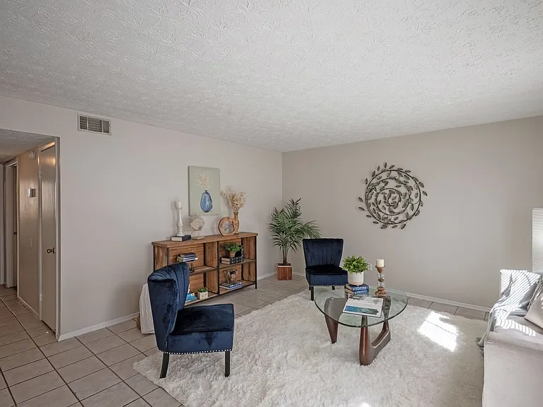 Grand Oaks Apartment — Photo 30