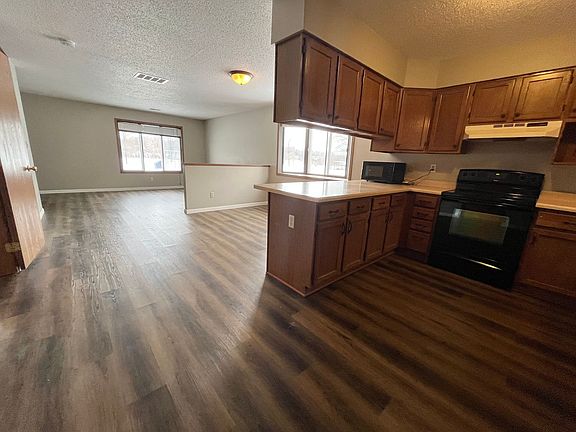 2nd image of 1123 S Bridgeport Pl