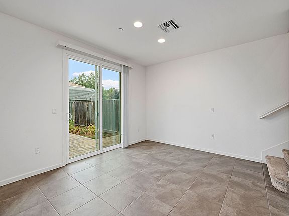4th image of 101 Garlic Ave