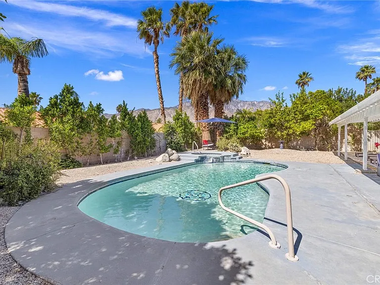 1479 E Francis Dr — Photo 35