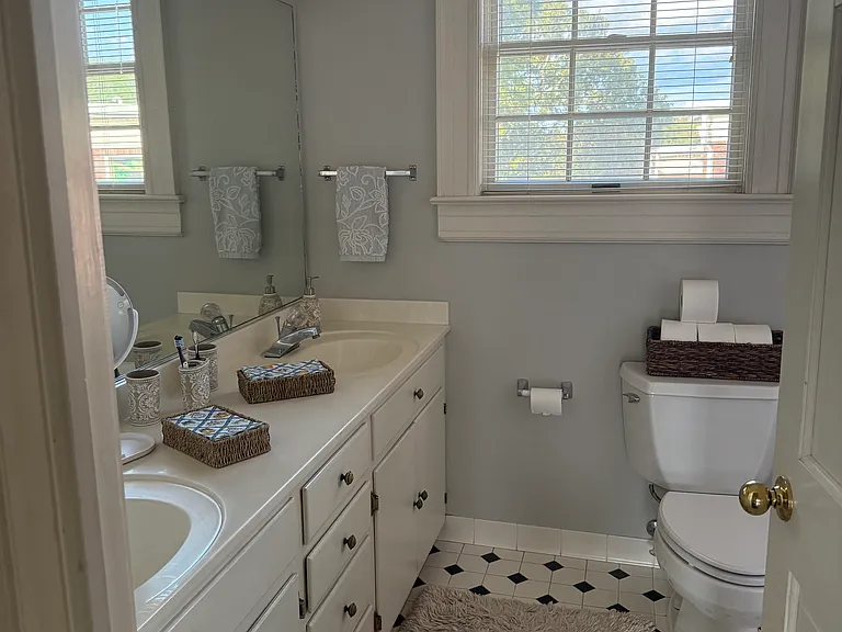 204 Kings Mountain St — Photo 11