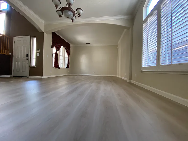 2035 Blackridge Ave — Photo 11