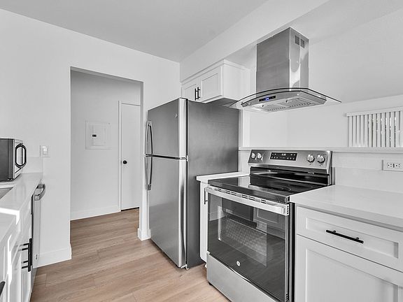 5th image of 625 Orizaba Ave APT 4