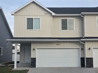6824 27th St S, Fargo, ND 58104