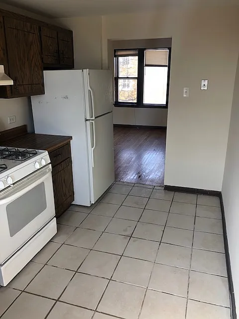 Building Photo - 5617 W Wellington Ave #3W