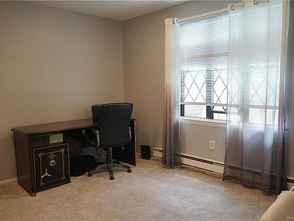 5th image of 586 Sierra Vista Ln