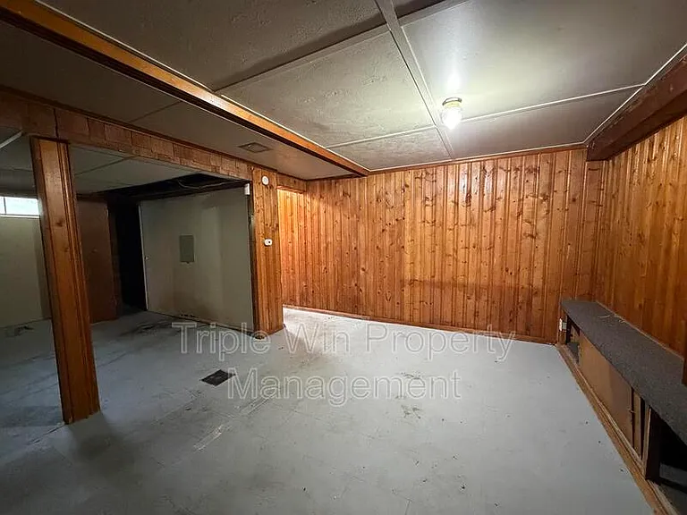 10329 Chesley Dr — Photo 32