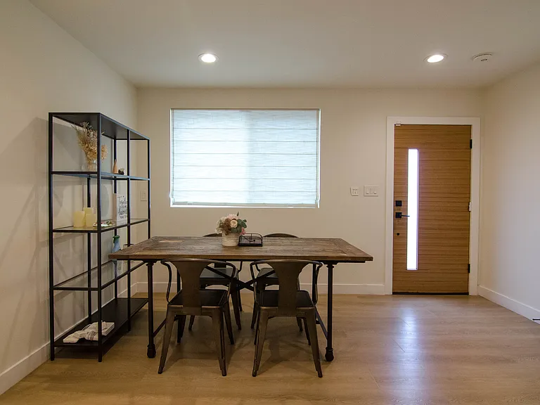 1236 N Evergreen Ave — Photo 3